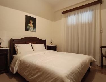 Family Room with Garden View