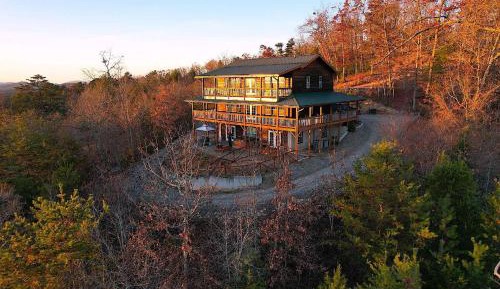 Three-Bedroom Holiday Home 