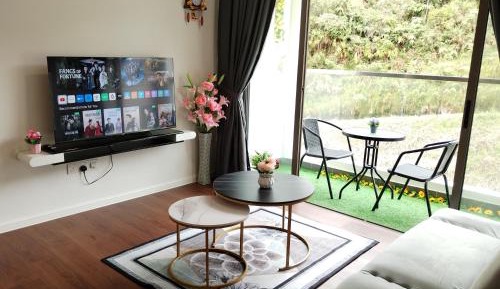 Three-Bedroom Apartment with Mountain View