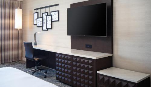 King Room with Sofa Bed and Balcony - Hearing Accessible