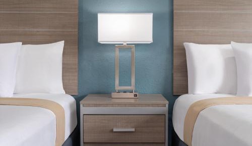Deluxe Queen Room with Two Queen Beds - Non-Smoking