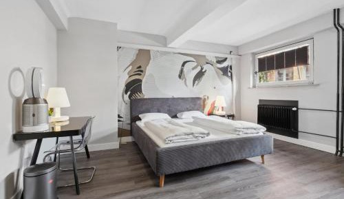 Queen Room with Shared Bathroom