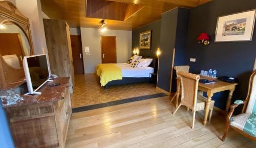 Twin Room with View