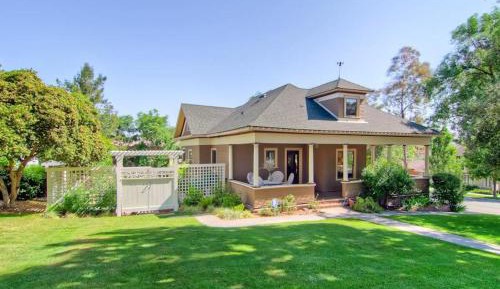 Five-Bedroom Holiday Home