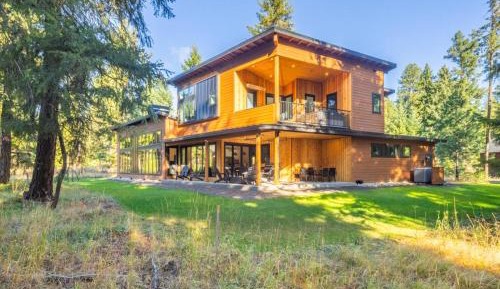 Five-Bedroom Holiday Home