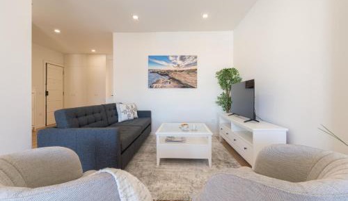 Three-Bedroom Apartment with Balcony