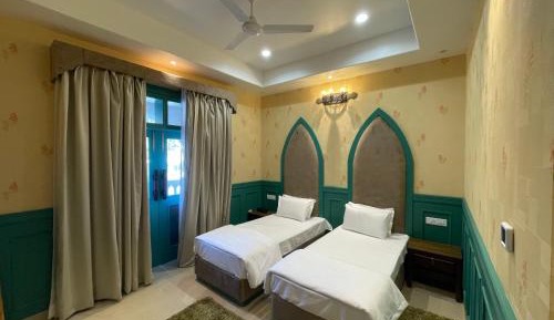 Deluxe Double Room (2 Adults + 1 Child)