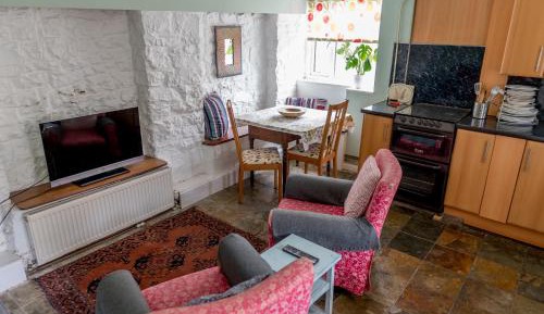 Cottage with Garden View