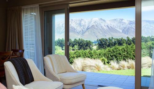 Three-Bedroom Apartment with Mountain View