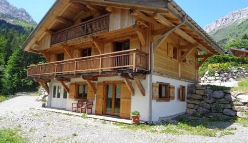 Apartment with Mountain View