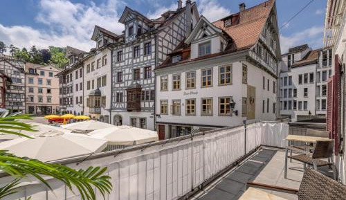 One-Bedroom Apartment with Balcony