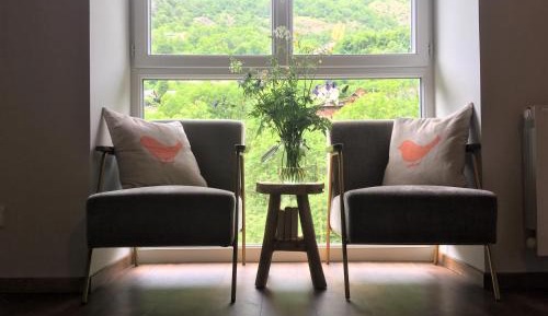 Apartment with Mountain View