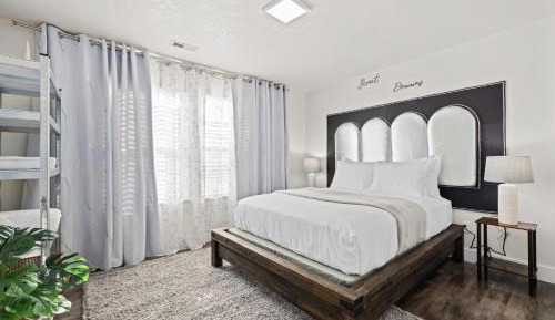 Queen Room with Shared Bathroom