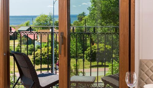 Apartment 8 with Bay View
