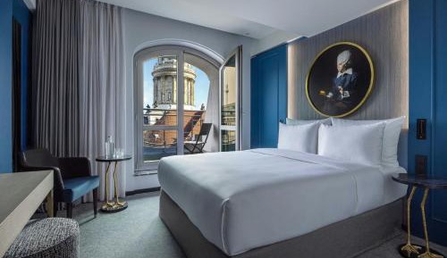 Luc Queen Room with Balcony