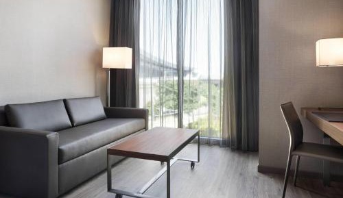 King Room with Sofa Bed and City View - Hearing Accessible