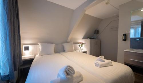 Standard Twin Room with Shared Bathroom