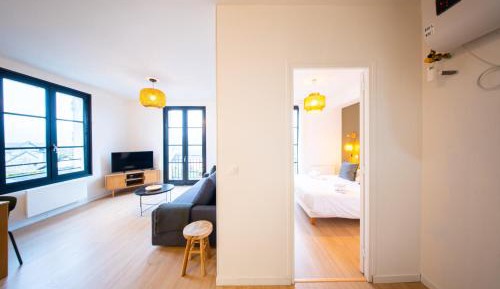 Two-Bedroom Apartment with Mountain View