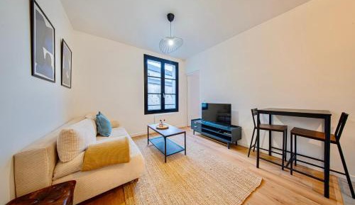 One-Bedroom Apartment with City View