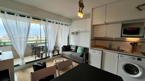 One-Bedroom Apartment - Sea Side