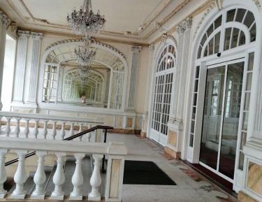 Two-Bedroom Apartment with Mountain View