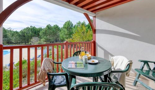 Superior One-Bedroom Apartment with Terrace or Balcony (5 People)