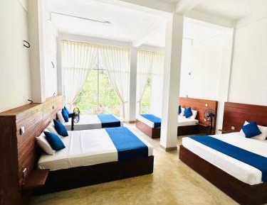 Deluxe Family Suite