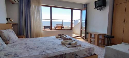 Two-Bedroom Apartment with Terrace and Sea View