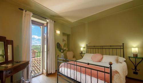 Three-Bedroom Deluxe Apartment