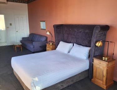 Queen Heritage Room