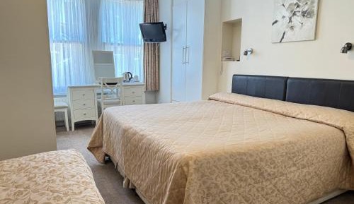 Triple Room with Private Bathroom