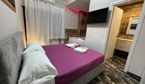 Deluxe Suite with Spa Bath