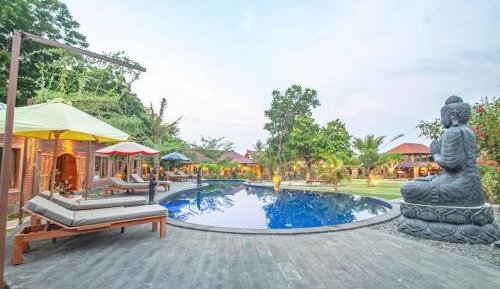 Villa with Garden View