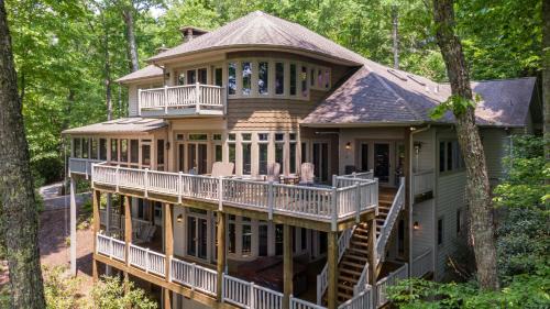 Seven-Bedroom Holiday Home