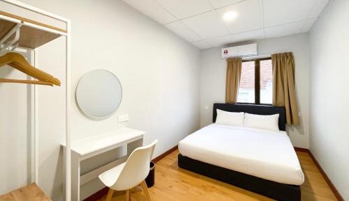 Queen Room with Shared Bathroom
