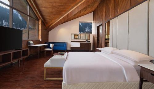 Junior King Suite with Mountain View