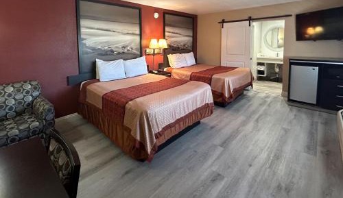 Queen Room with Two Queen Beds - Non-Smoking