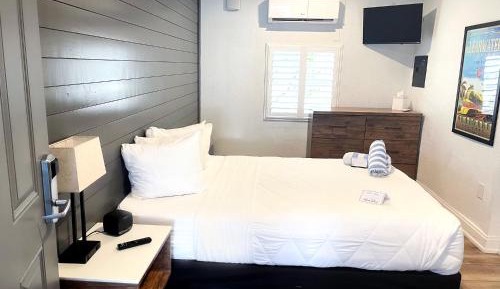 Standard Queen Room