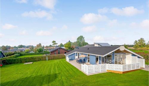 Three-Bedroom Holiday Home 
