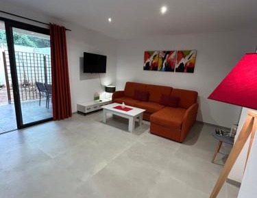 One-Bedroom Apartment with Garden View