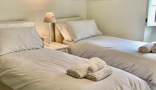 Standard Twin Room with Shared Bathroom