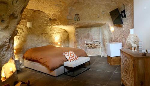 Deluxe Room (2 Adults + 1 Child)