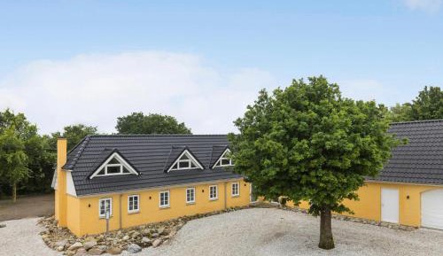 Five-Bedroom Holiday Home
