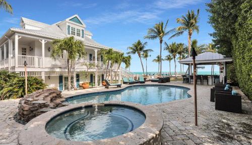 Five-Bedroom Holiday Home