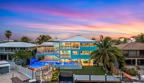 Ten-Bedroom Holiday Home