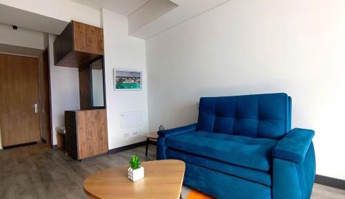 Apartment with Mountain View