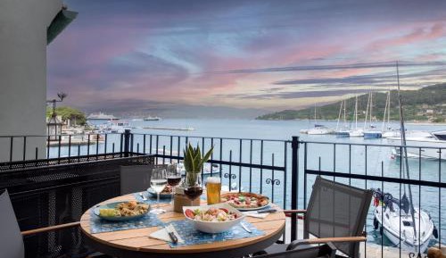 Deluxe Suite with Sea View