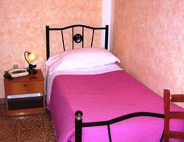 Economy Single Room with Shared Bathroom