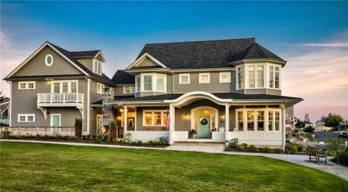 Six-Bedroom House