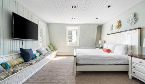 Carriage House King with Pullout